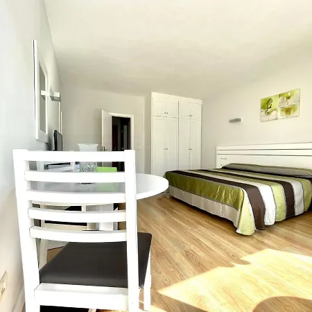 Single Studio E With Wifi, Balcony, Swimming Pools 아파트