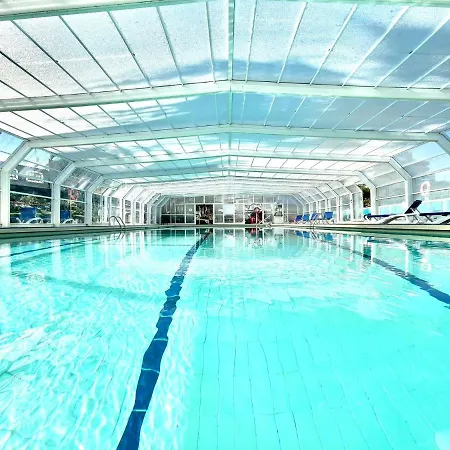 Single Studio E With Wifi, Balcony, Swimming Pools 아파트 *